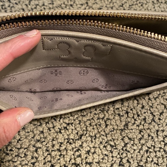 STUNNING Tory Burch Gray Leather Shoulder Bag in EUC